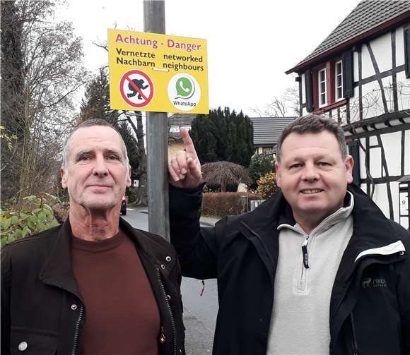 Dieses Schild kann auch privat beim Ortsvorsteher erworben werden. privat