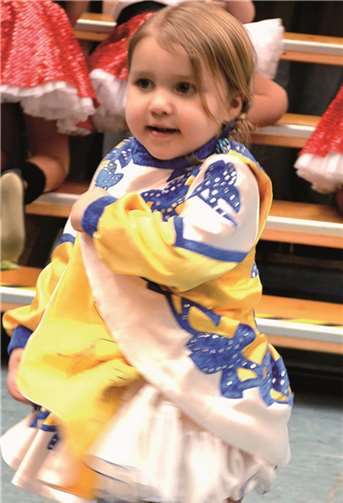 Dieses junge Nachwuchstalent übt schon tüchtig mit.