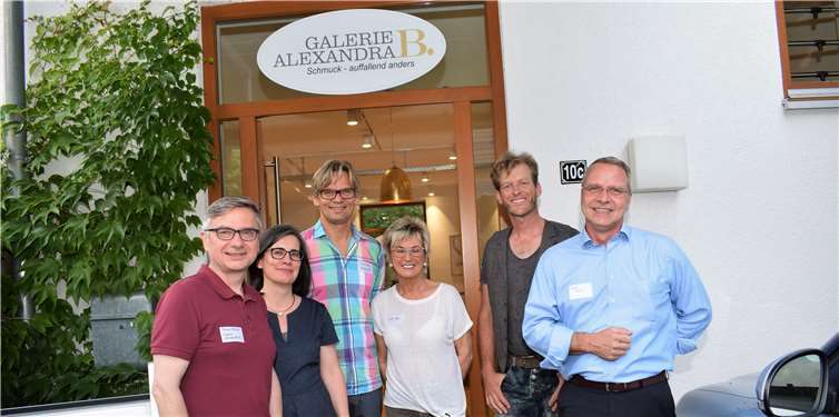 Diesmal trafen sich die Mitglieder des Gewerbevereins zum Unternehmerbierchen bei Alexandra Brandt. -EICH-