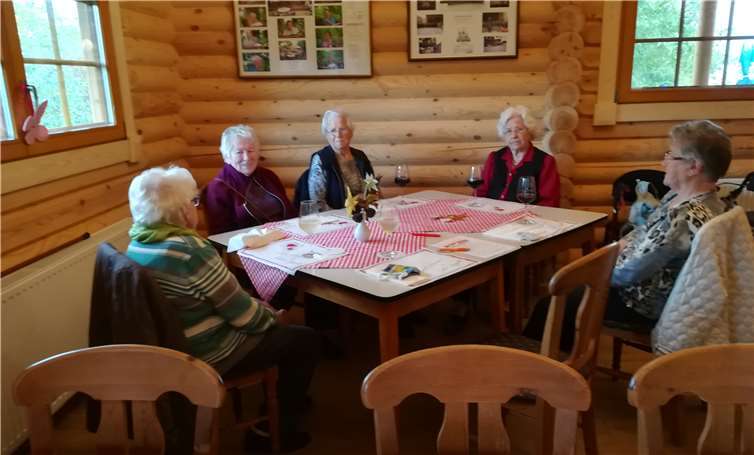 Diesmal trafen sich die Senioren des Mittagstisch Löhndorf auf der Cäcilia Hüte am Feltenturm. Foto: privat