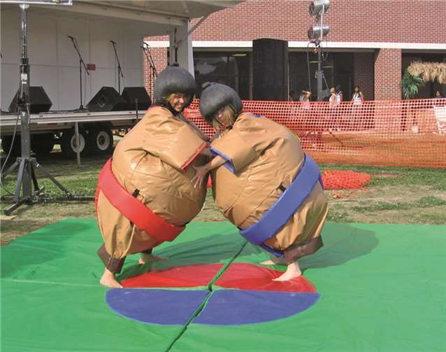Diesmal wartet als Highlight „Funny Sumo Wrestling“. privat