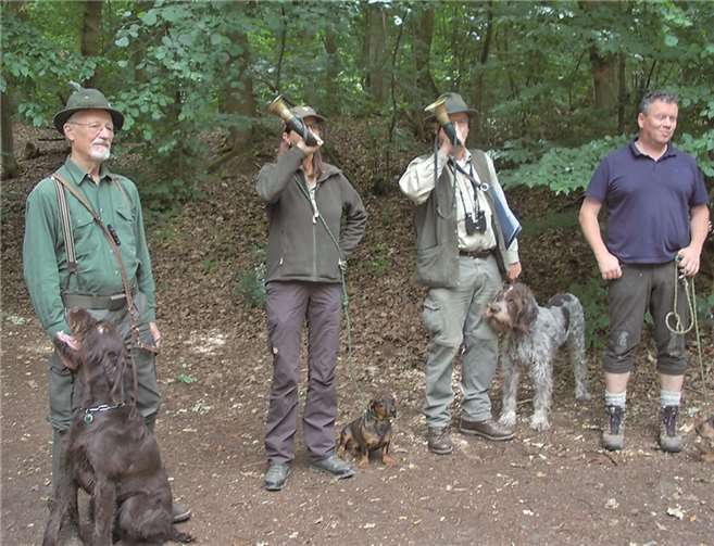 Dieter, Nicole und Wolfgang Mannheim sowie Manfred Marschall und ihre Hunde begrüßten die Ankömmlinge.