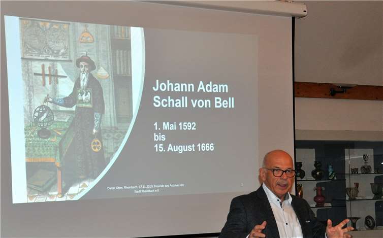 Dieter Ohm bei seinem Vortrag vor den Archivfreunden Rheinbach Foto: Pertz