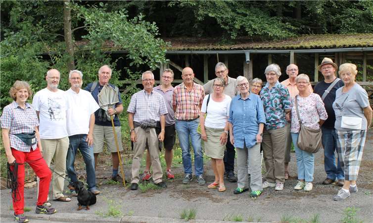 Dieter Schughart-Scheyer (Masgeik-Stiftung, 2.v.l.); Manfred Braun (Masgeik-Stiftung, 4.v.l.), Gerd Frink (Erster Stadtbeigeordneter, 5.v.l.), Johannes Zühlke (Gesellschaft für Naturschutz und Ornithologie Rheinland-Pfalz, 2.v.r.) und Frau Dr. Lorisika (Leiterin des Kunst- und Kulturzentrums b-05, 8.v.l.) freuten sich über die rege Teilnahme.privat