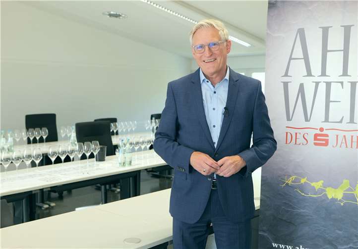 Dieter Zimmermann, Vorstandsvorsitzender der Kreissparkasse Ahrweiler und Initiator „Ahrwein des Jahres 2021“. Foto: MW-Production by Markus Werner
