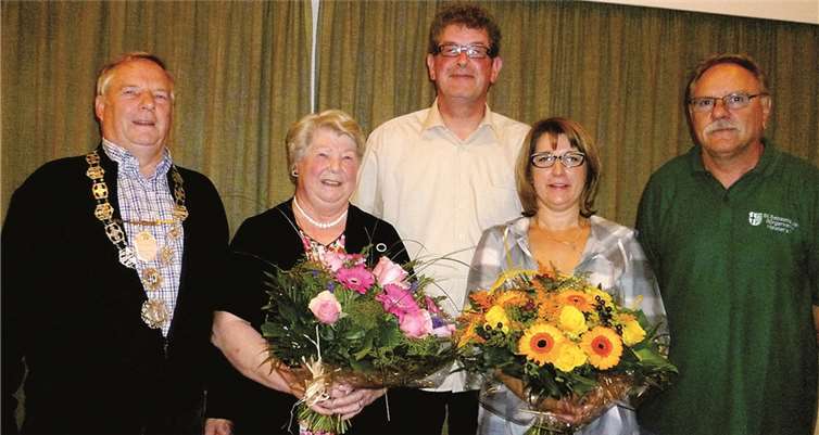 Dieter und Petra Wallek gratulierten zusammen mit Helmut Bürger ihren Nachfolgern, Karl Heinz und Marlies Buchmüller. DL
