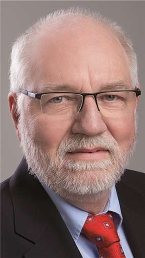 Dietmar Danz (SPD) befragt die Verwaltung zum aktuellen Ausbaustand der Breitbandversorgung. privat