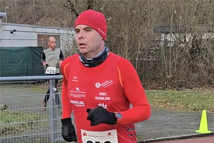 Dietmar Krämer beim Winterzauberlauf in Mayen. Schrammte Sekunden am Tagessieg über 4000 m vorbei.