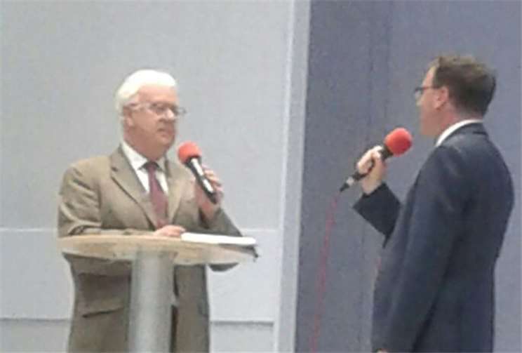 Dietmar Kuster aus Meckenheim zusammen mit Gastredner Stefan Schubert. privat