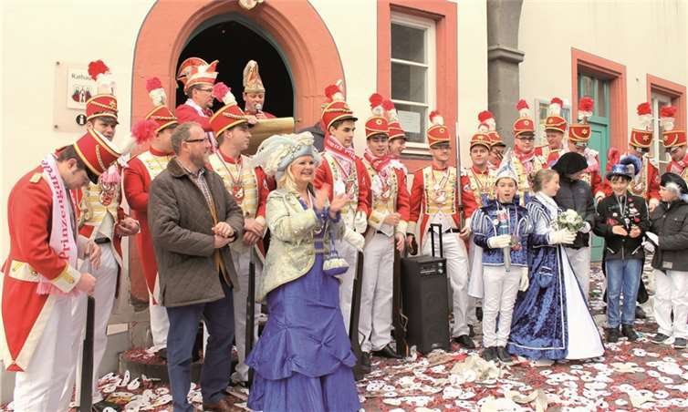 Dietmar Schäfer, Präsident der KG verkündet die bis Aschermittwoch geltende Stadtordnung.