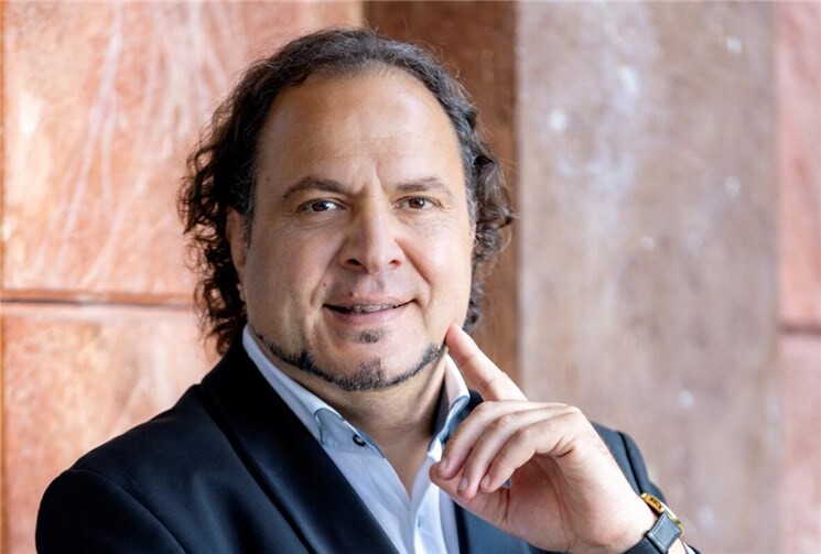 Dilian Kushev kommt mit seinem Konzertprogramm „Die Liebe ebnet die Welt – Classic meets Pop nach Baf Bodendorf.