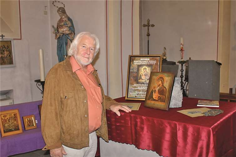 Dimitrij Greven bot in der Maximinkirche 60 orthodoxe Ikonen und Heiligenbilder zum Verkauf an.