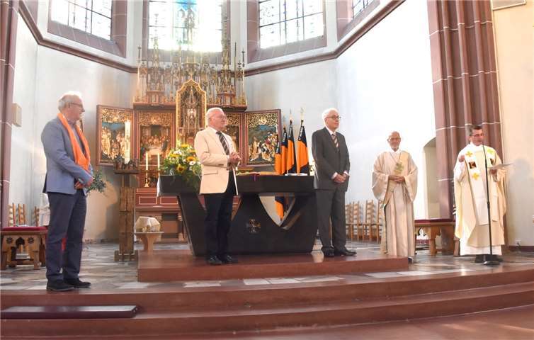 Diözesanpräses Dr. Bernd Geisen, Vorsitzender Werner Hammes, Jubilar Siegbert Rathenow, Diakon Lothar Spohr und Msgr. Ottmar Dillenburg.Quelle: Kolpingsfamilie Neuwied