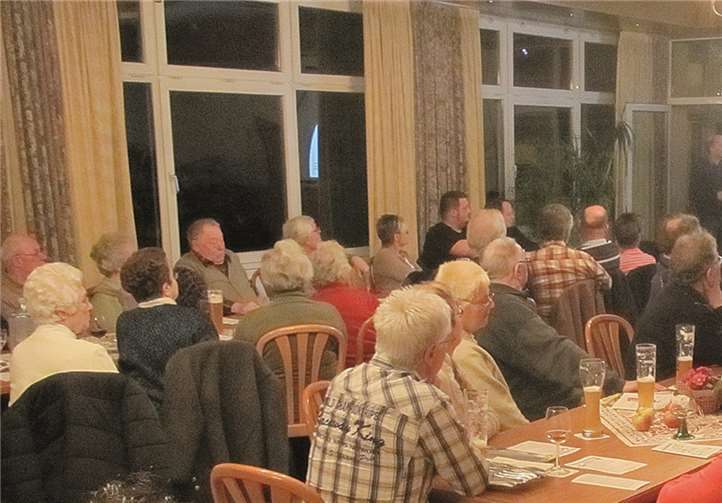 Dipl. Ing. Roland Oeser traf auf interessierte Zuhörer bei der Jahreshauptversammlung des Obst- und Gartenbau Verein Mülheim. privat