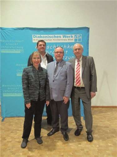 Dipl. Psychologe Joachim Adler wurde von der Lebensberatung nach 34 Jahren wertvoller Arbeit in den Ruhestand verabschiedet.privat