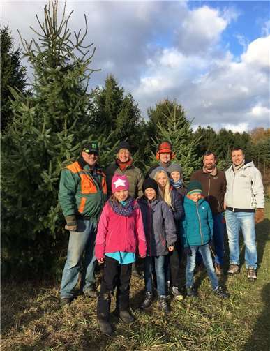 Dir Schüler der Flerzheimer Grundschule durften sich ihren Baum selbst aussuchen. privat