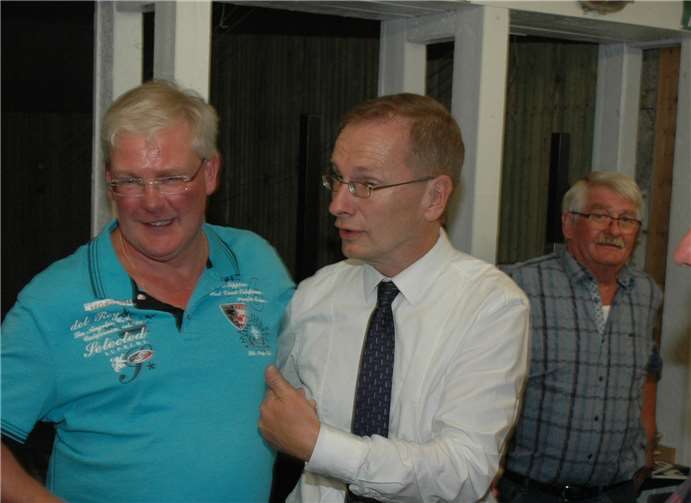 Direkt nach dem Königsschuss: Oliver Herbst, Andreas Geron und Alfons Busch.