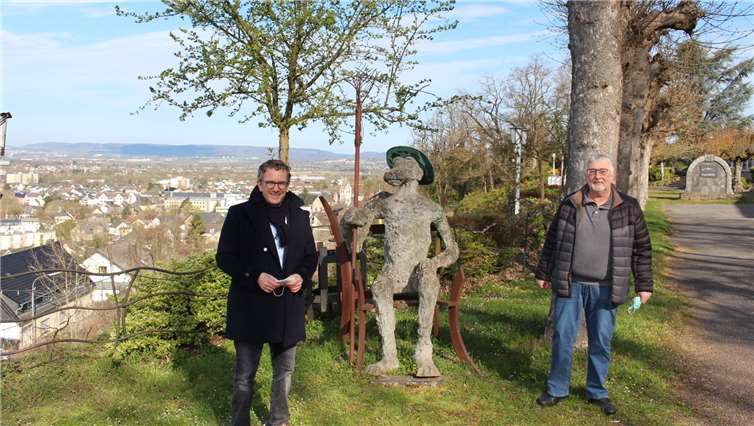 Direktkandidat Dr. Thorsten Rudolph auf der Vierwindenhöhe in Bendorf, wo er Karl-Rudolf Goergen getroffen hat.Foto: SPD Bendorf