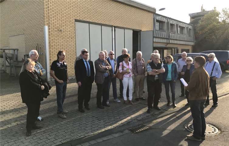Direktor Stefan Herschbach erläuterte den Besuchern Ziele und Arbeitsweise der Stadtwerke Neuwied.  privat