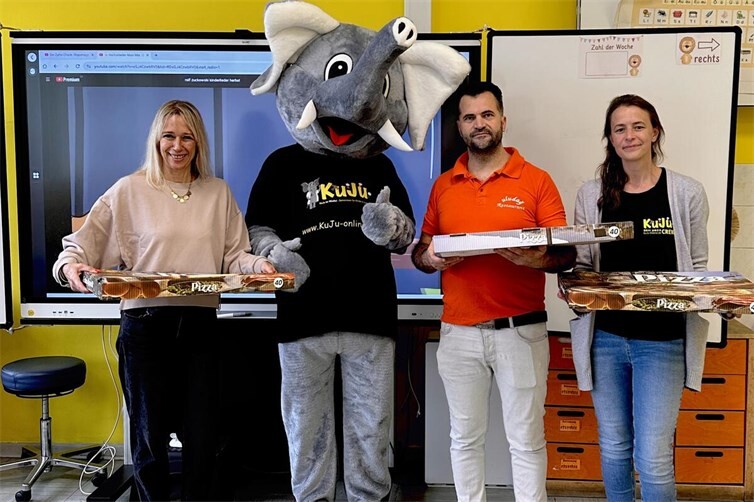 Direktorin Beate Roth, Prof. El Fante, Uludag Waldbreitbach und Katrin Francke von KuJu
