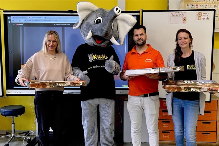 Direktorin Beate Roth, Prof. El Fante, Uludag Waldbreitbach und Katrin Francke von KuJu