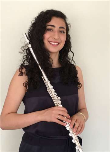 Diren Duran mit ihrer Querflöte..privat