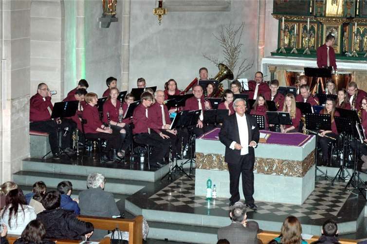 Dirigent Harrie Boes konnte dem Publikum in der Adenauer Pfarrkirche wieder ein fulminantes Konzert präsentieren. UM
