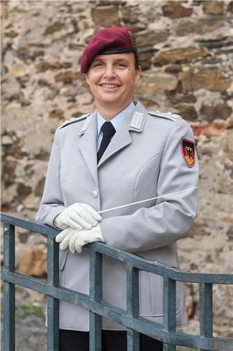 Dirigentin Frau Oberstleutnant Alexandra Schütz-Knospe.  Foto: privat