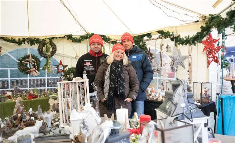 Dirk Engels, Uschi von Negelein und Christian Birkheuser vertraten das insgesamt zwölfköpfige Organisationsteam am Stand.  CEW