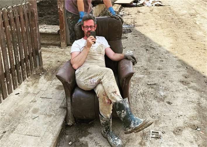 Dirk Gemein im Flutgebiet. Foto: privat