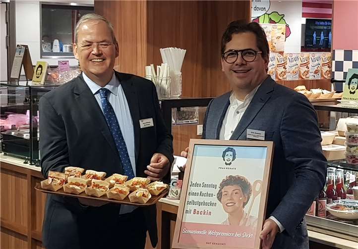 Dirk Goerzen (re.), Inhaber des EDEKA Marktes, freute sich besonders, zur Vorstellung des neuen Gastronomiekonzeptes den Geschäftsführer von Dr. Oetker Deutschland, Hans-Wilhelm Beckmann, in Koblenz begrüßen zu dürfen.Fotos: KH