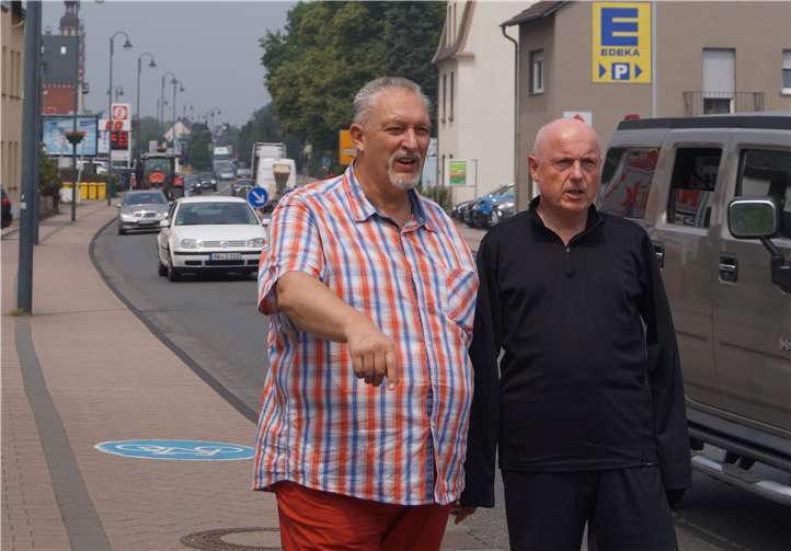Dirk Herminghaus (li.) und Ulrich van Bebber setzen sich für eine Verringerung der Lärmbelastung durch die B9 in Bad Breisig ein.Foto: FDP