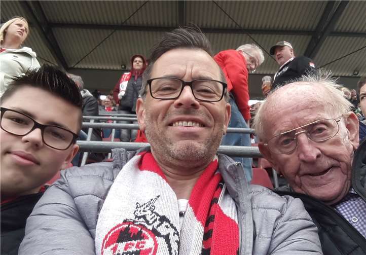 Dirk Kaltenbach (Mitte) besuchte mit seinem Sohn und Horst Oberberg (re.) ein Fußballspiel im Stadion des 1. FC Köln. Fotos: Dirk Kaltenbach