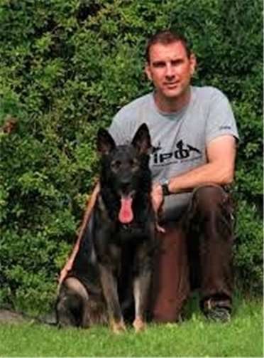 Dirk Knieps mit seinem Hund „Eragon“.Foto: privat