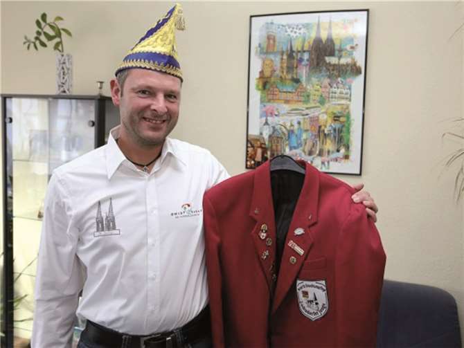 Dirk Lüssem wird eine große Ehre zuteil.Henry