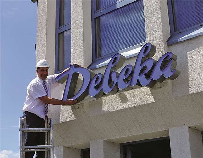 Dirk Mandernach vor "seiner Debeka". privat