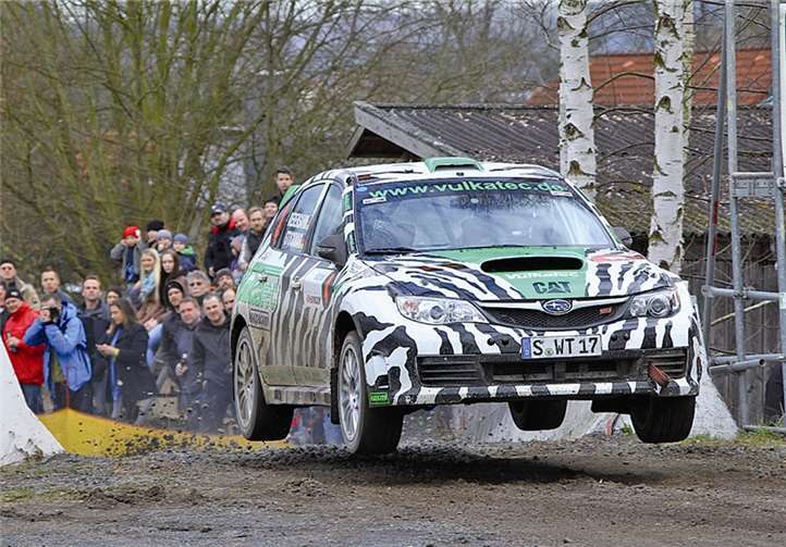 Dirk Riebensahm und Kendra Stockmar-Reidenbach mit dem Gruppe N Subaru auf dem Weg ins Ziel. Sascha Dörrenbächer