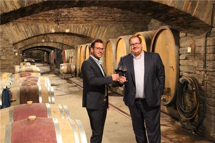 Mit Rudolf Stodden geht ein bewährter Lotse von Bord Dirk Stephan (links) und Mirco Burkardt sind die Chefs der Winzergenossenschaft Mayschoß-Altenahr, der ältesten ihrer Art weltweit. Foto: GS
