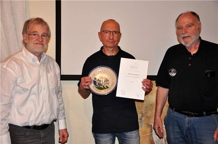 Dirk Zimmermann (Bezirksleiter), Thomas Becker, Jürgen Becker (Erster Vorsitzender).  Foto: DLRG