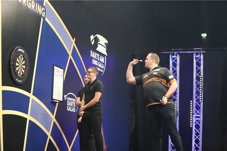 Dirk van Duijvenbode stand am Ende als Turniersieger fest.  Fotos: WAMFO.DE