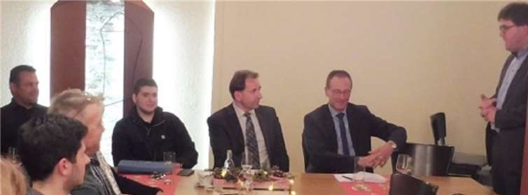 Diskussion in Nassau (v. l.): leitender Notarzt Martin von Bergh, CDU-Gemeindeverbandsvorsitzender Paul Schoor, CDU-Fraktionsvorsitzender Matthias Lammert (MdL), stellvertretender CDU-Fraktionsvorsitzender der Kreistagsfraktion Günter Groß und der leitende Notarzt Dr. Hans Jäger.  privat