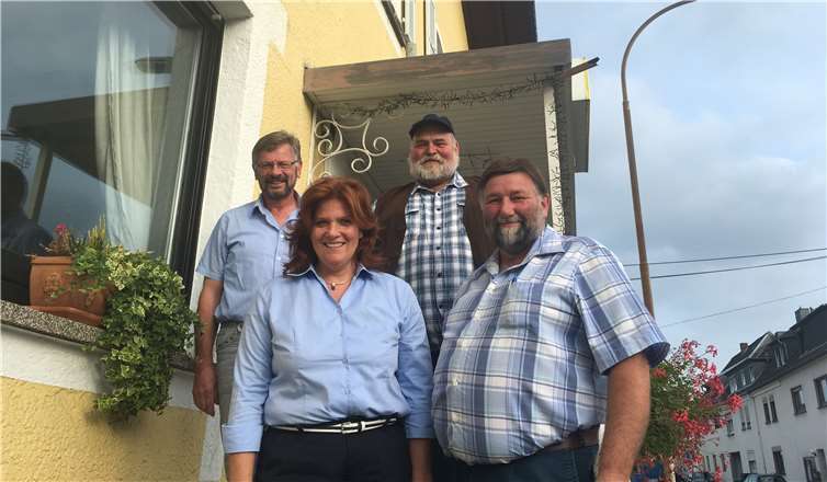 Diskussionsteilnehmer auf dem Podium .privat