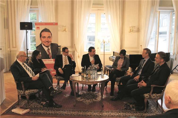 Diskutierten im kurfürstlichen Schlösschen in Bad Bertrich zum Thema „Ärztliche Versorgung im Kreis Cochem-Zell (v. l.): Karl Heinz Simon, Bürgermeister Verbandsgemeinde Zell, Dr. Sigrid Ultes-Kaiser, Vorsitzende der Kassenärztlichen Vereinigung Rheinland-Pfalz, Alexander Schweitzer, Staatsminister für Soziales, Arbeit, Gesundheit und Demografie, Moderator Benedikt Oster, MdL, Dr. Gabriele Müller de Cornejio, Jörg Schömer, geschäftsführender Gesellschafter der Meduna-Klinik, und Dr. Achim Betzenberger, Bereitschaftsdienstleiter des Kreises. privat