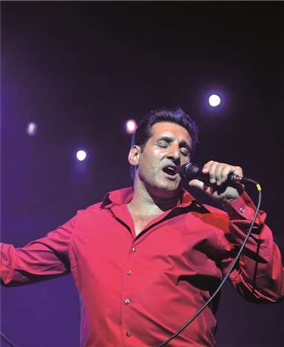 Django Reinhardt sammelt in Ernst für Kinder. VG Cochem