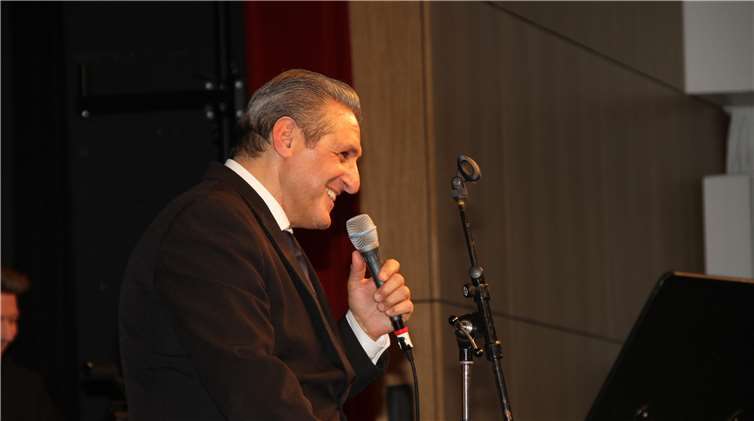 Django Reinhardt sang in Deutsch und Romanes.