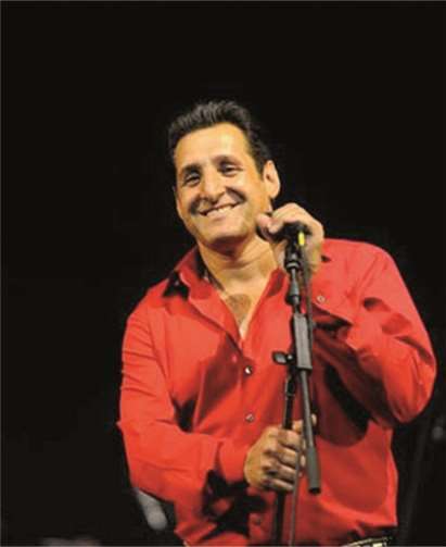 Django Reinhardt singt beim Benefiz-Konzert.privat