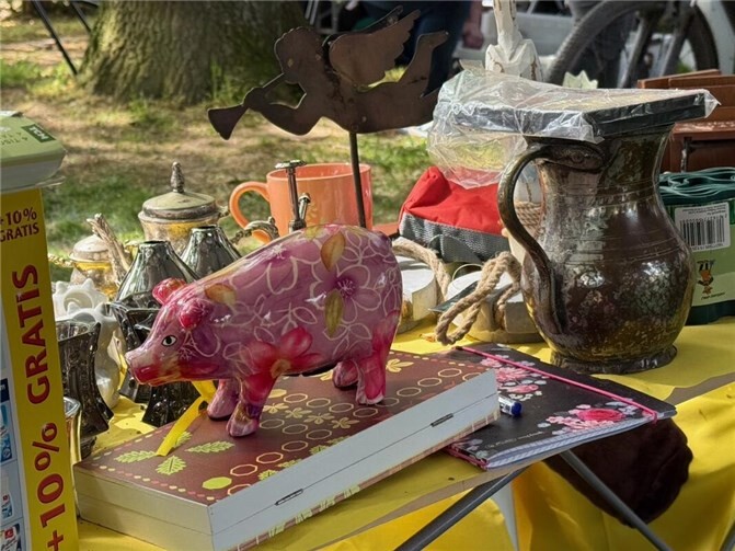 Doch der Markt bietet mehr als Schnäppchen und Unterstützung: Er ist ein Ort der Begegnung.