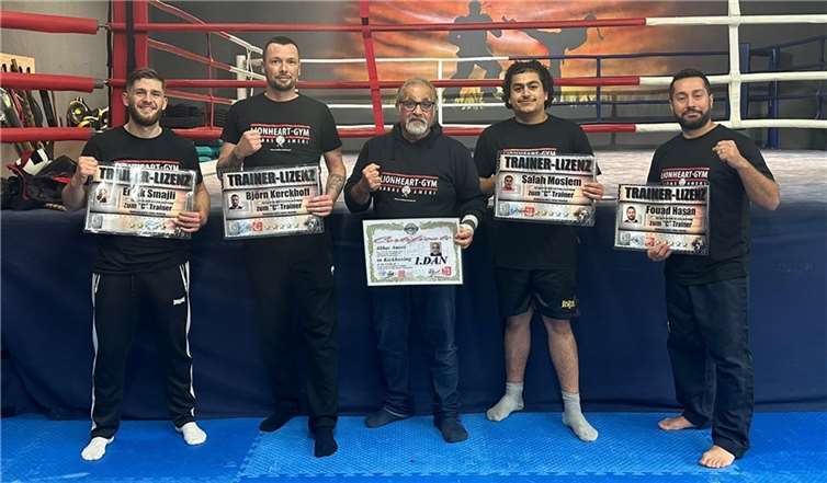 Doe Kickboxer des SV Alemannia Adendorf mit ihren Urkunden.  Fotos: privat