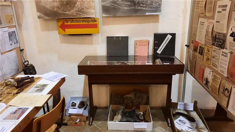 Dokumente und Exponate der Ausstellung.  Foto: Bernd Geil / Stadtverwaltung Lahnstein