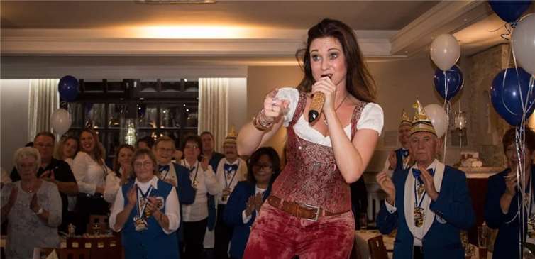 Dom Hätzje Nadine heizte den Saal kräftig ein. privat